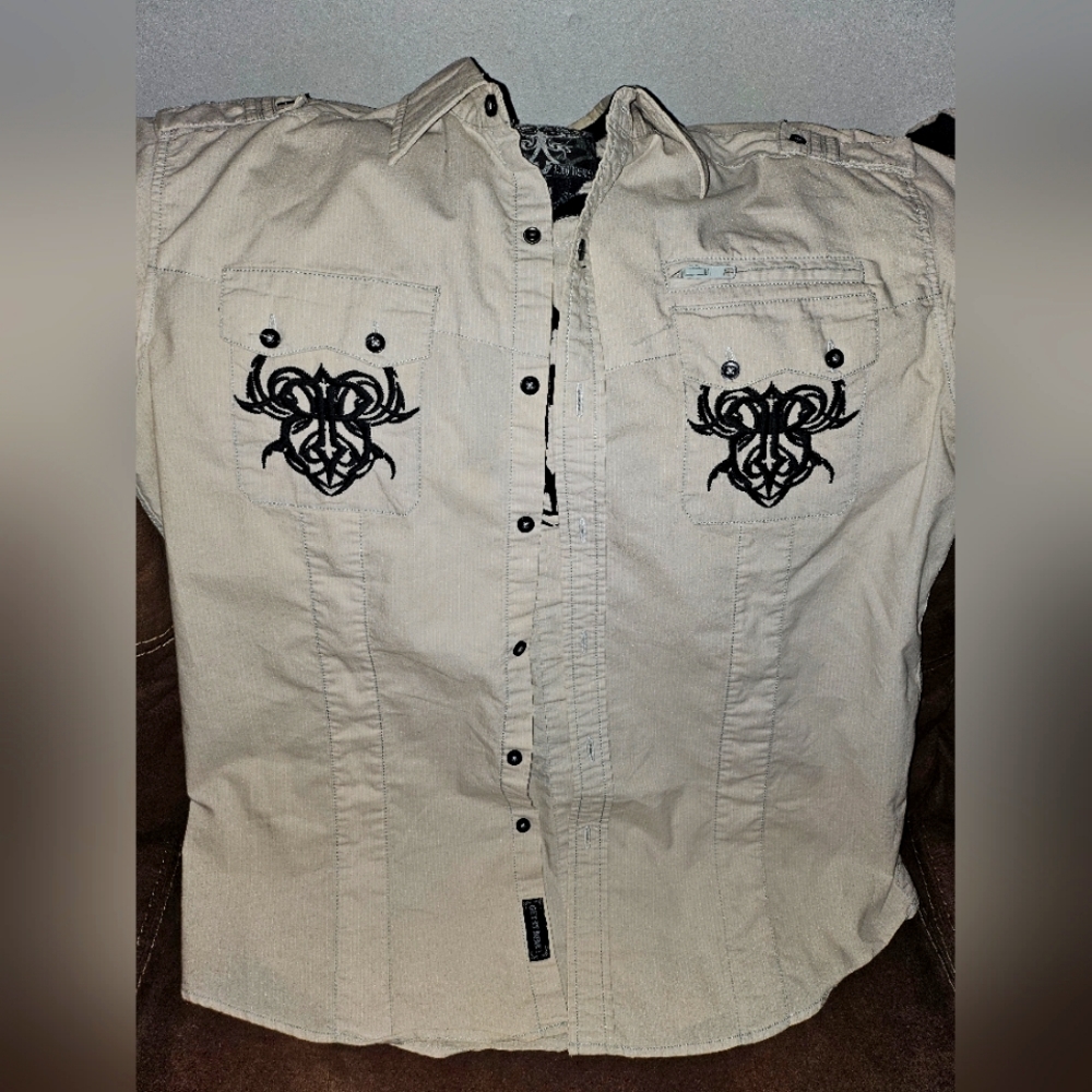 Roar Shirt from the buckle